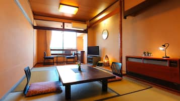 Japanese Style Twin Room | In-room safe, free WiFi