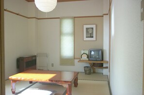Standard Japanese Style Room, Non Smoking | Living area | Flat-screen TV - Alpine Inn Mizushiro (Matsumoto)