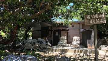 Vista frontal de la propiedad