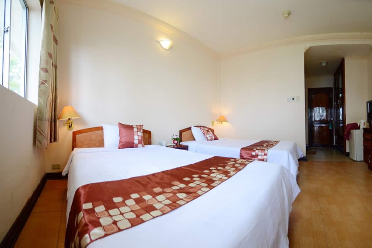Een minibar, een kluis op de kamer, een bureau, gratis wifi