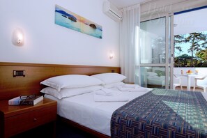In-room safe, desk, free WiFi, bed sheets - Hotel Olympia (Lignano Sabbiadoro)