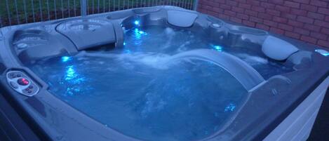 Bain à remous extérieur