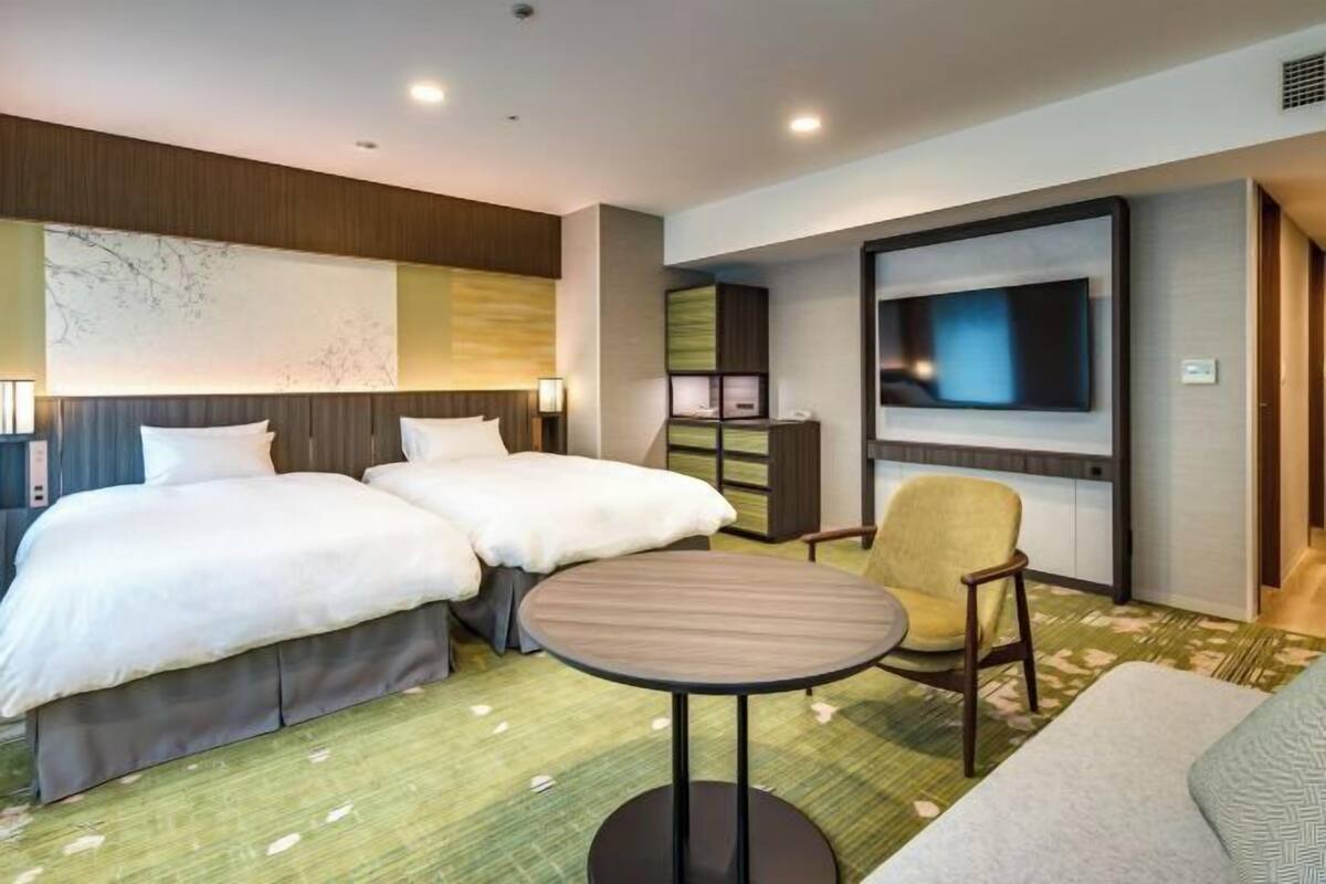 Down comforters, soundproofing, free WiFi, bed sheets