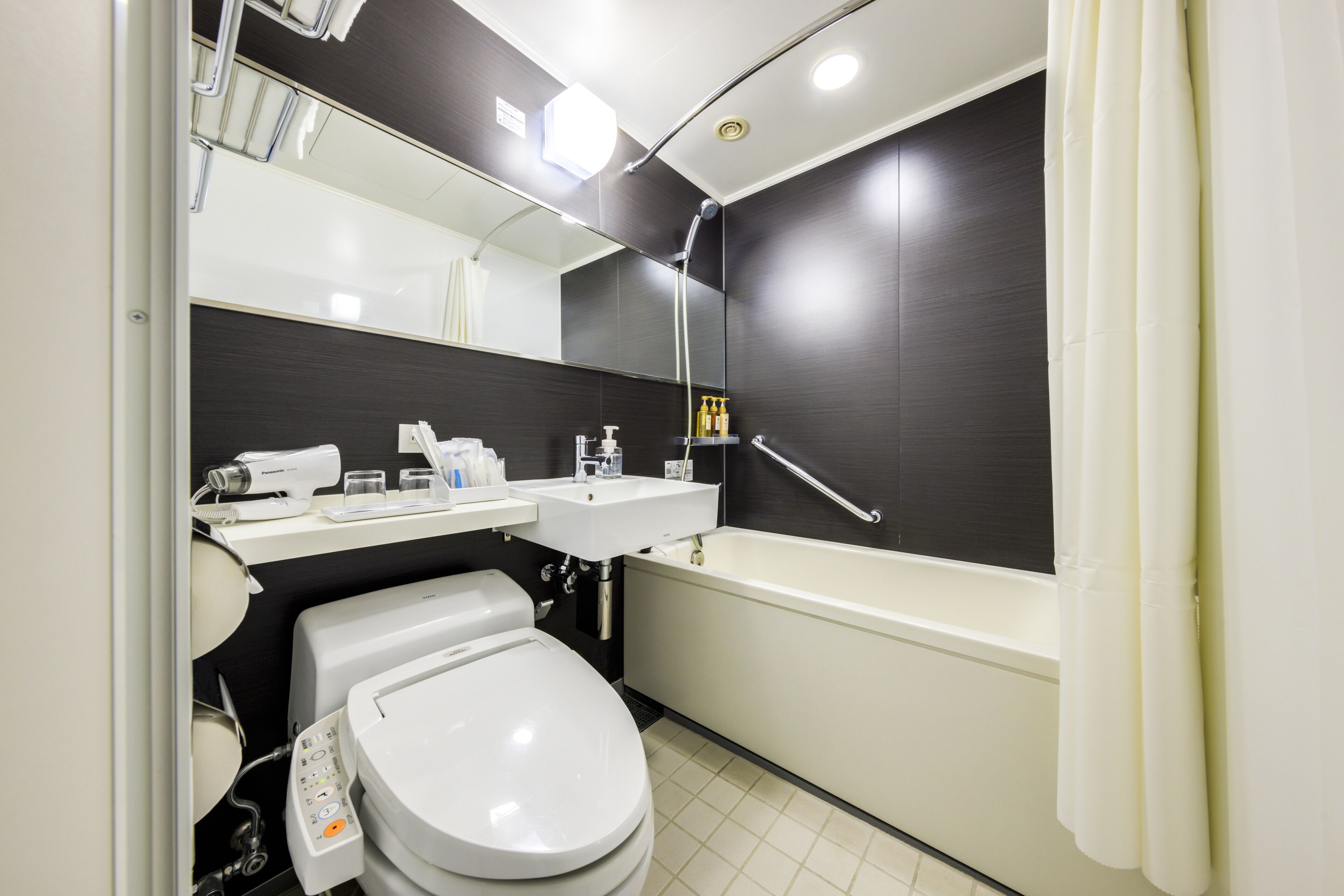 combined shower/bathtub, free toiletries, hair dryer, slippers