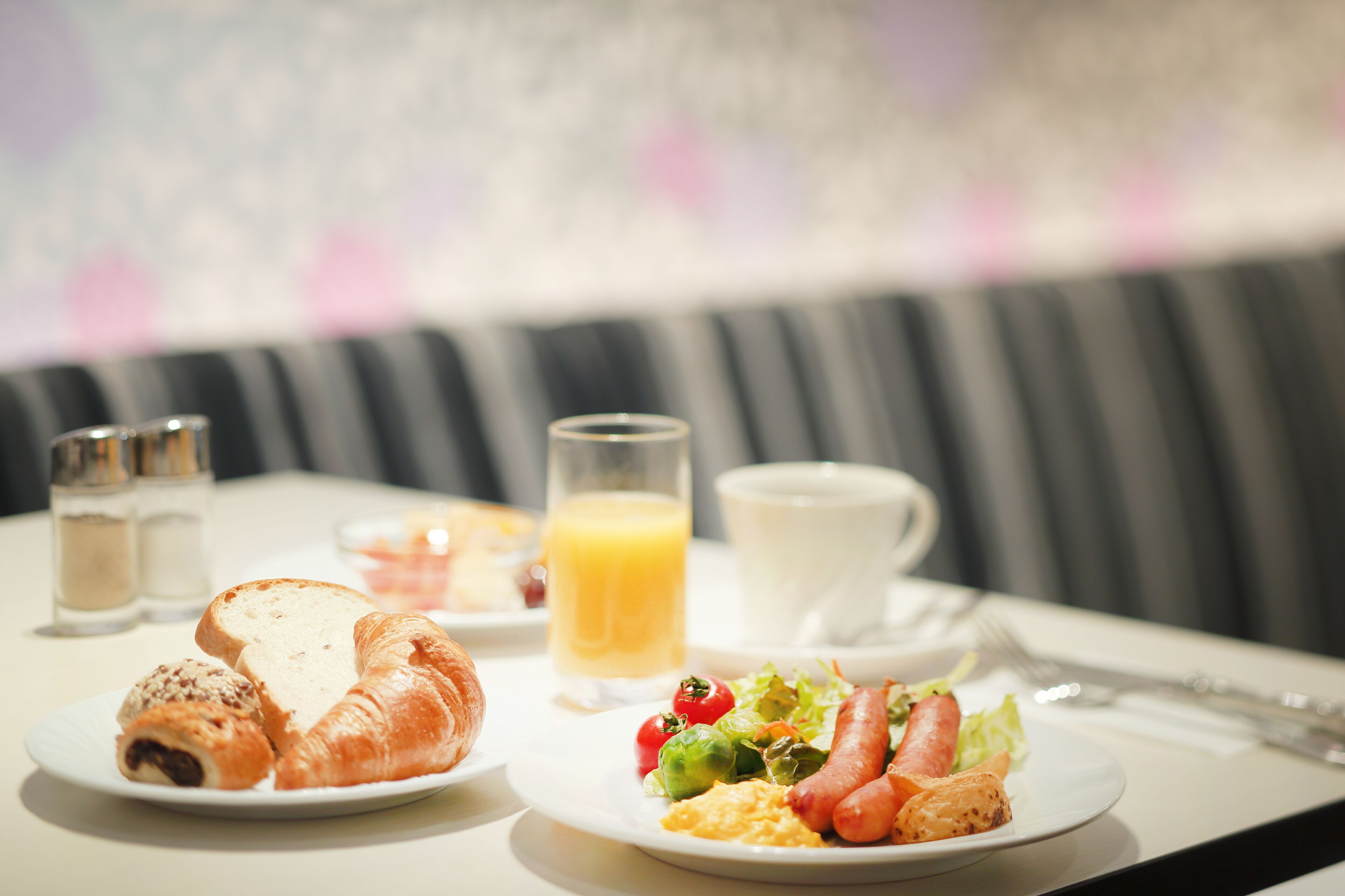 Daily buffet breakfast for a fee