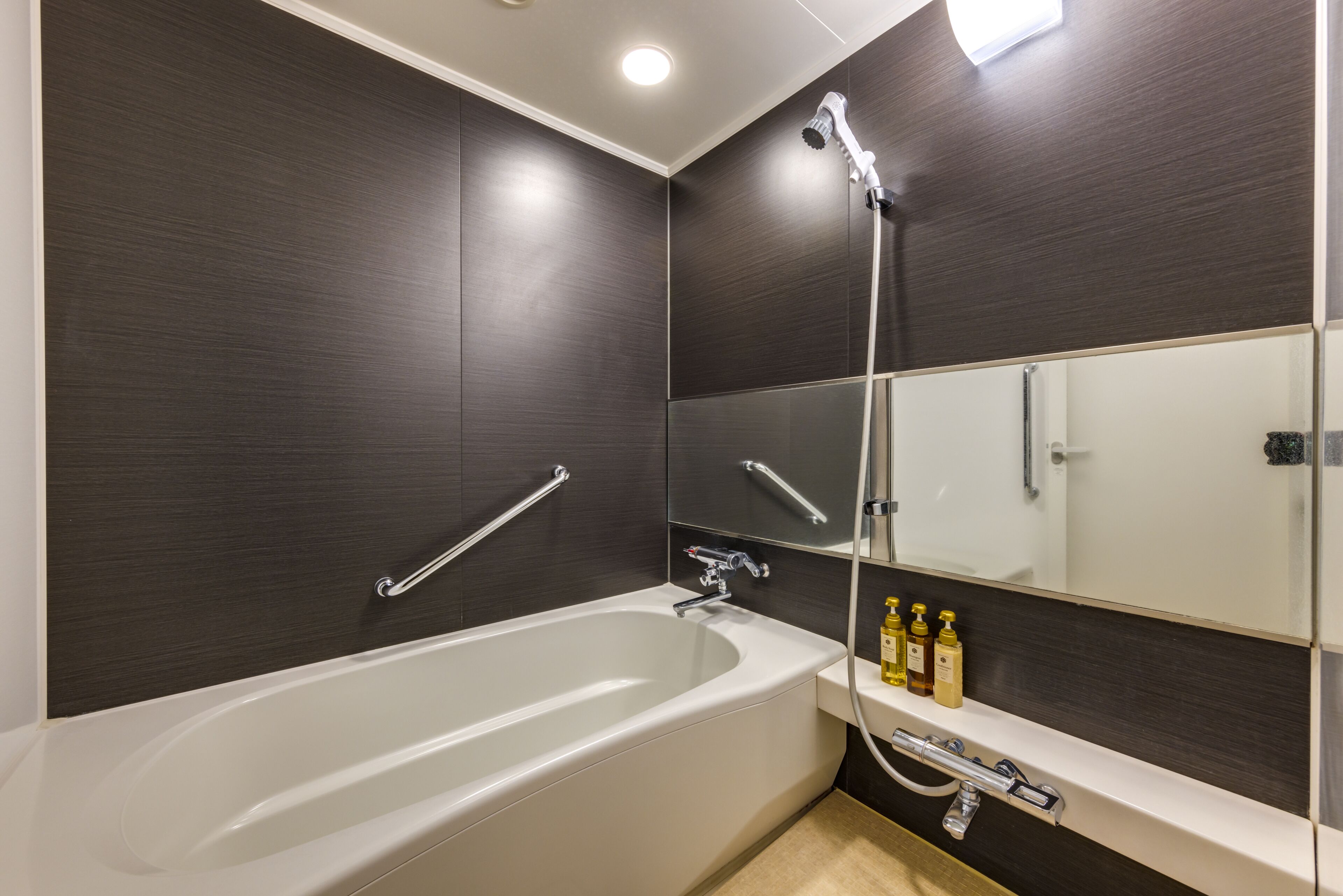 Combined shower/tub, free toiletries, hair dryer, slippers