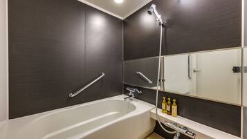 Combined shower/tub, free toiletries, hair dryer, slippers