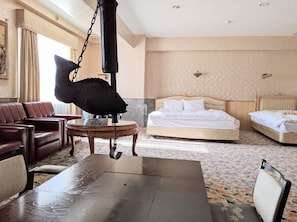 Suite 306 with Private Bathroom | 1 bedroom