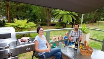 Comfort Cabin, Balcony, River View | BBQ/picnic Area