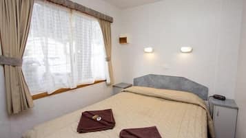 2 bedrooms, hypo-allergenic bedding, iron/ironing board, free WiFi