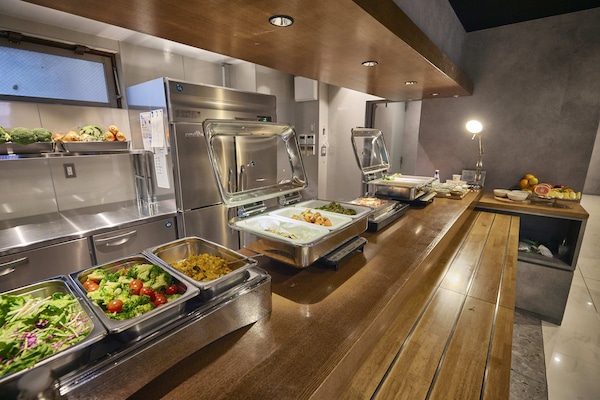 Desayuno buffet diario (JPY 1500 por persona)