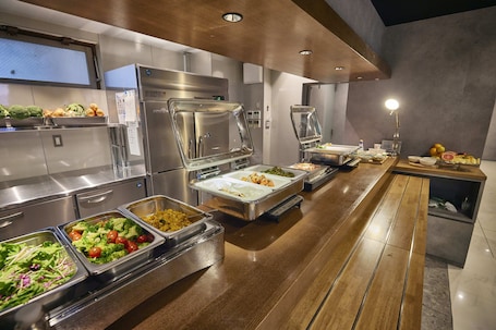 Daily buffet breakfast (JPY 1500 per person)