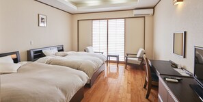 Habitación con 2 camas individuales, para no fumadores, baño privado (Free Wi-Fi) | Decoración personalizada, wifi gratis y ropa de cama 