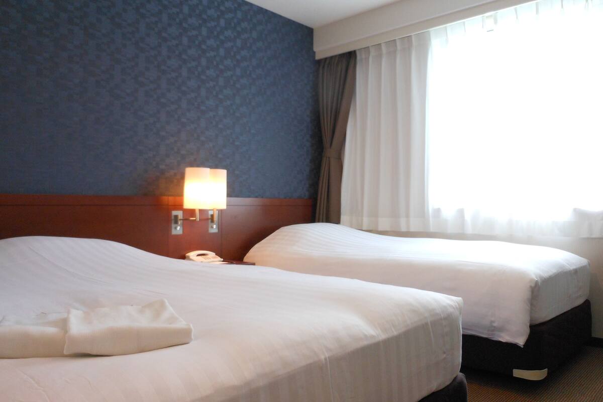 premium bedding, down duvets, desk, blackout curtains