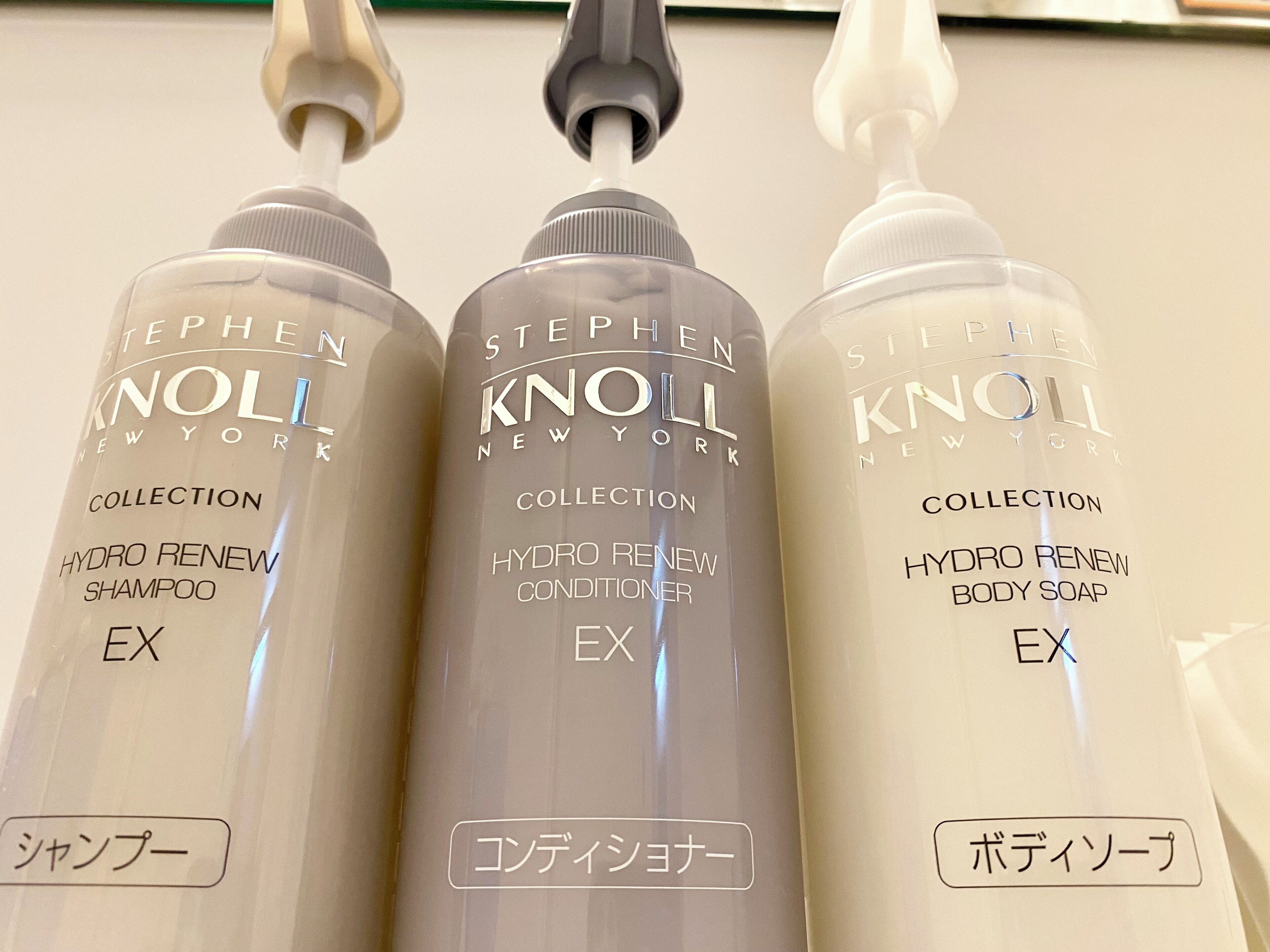 combined shower/bathtub, free toiletries, hair dryer, slippers