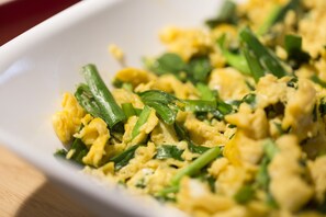 Daily full breakfast (JPY 1200 per person)