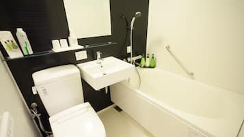 Combined shower/bathtub, deep-soaking bathtub, free toiletries