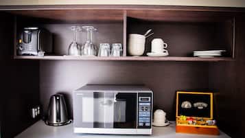 Quarto standard, para não fumantes, sacada | Cozinha americana privada | Chaleira elétrica