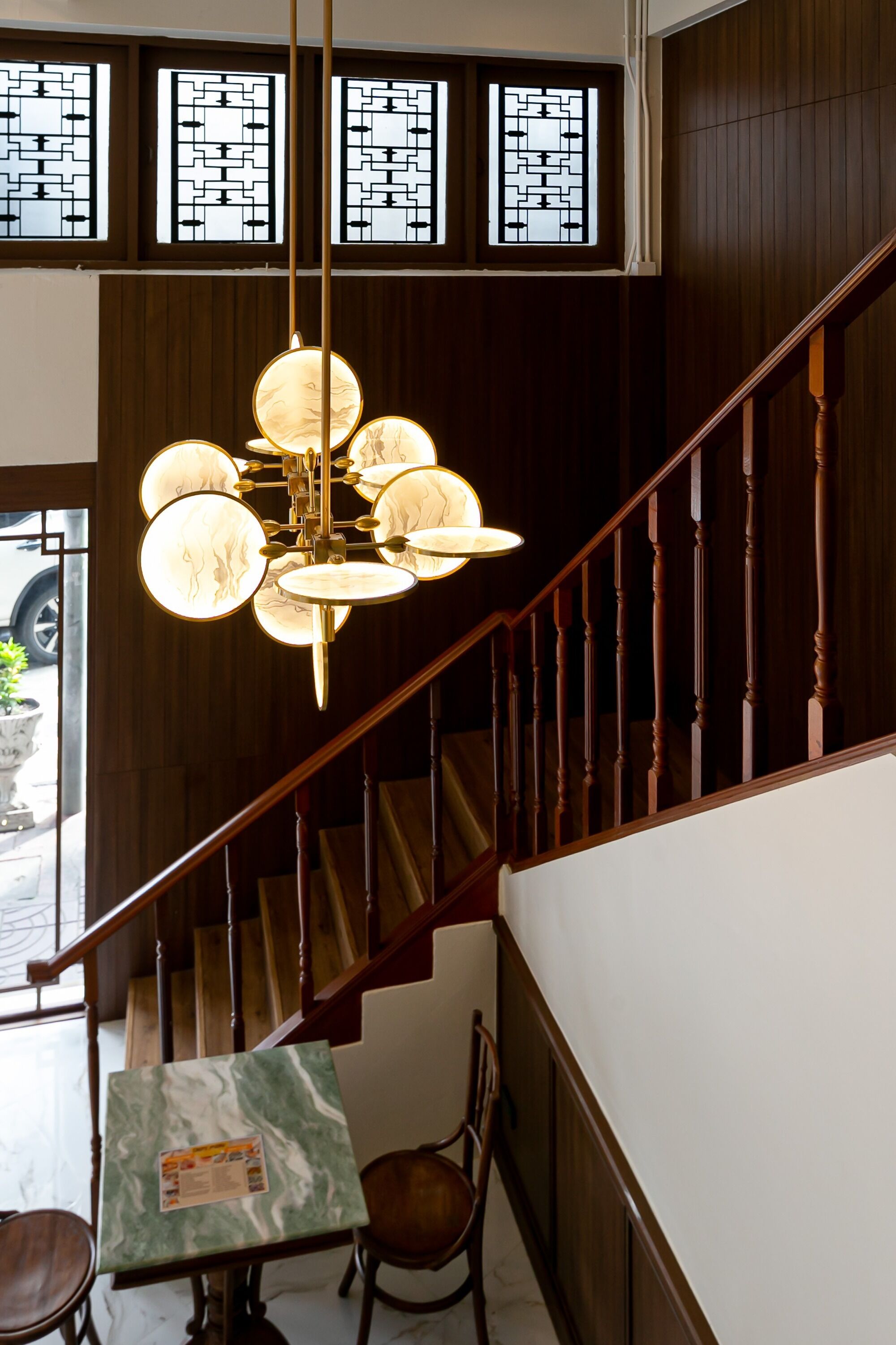 早餐，供應午餐和晚餐