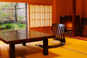 Een kluis op de kamer, gratis wifi, beddengoed