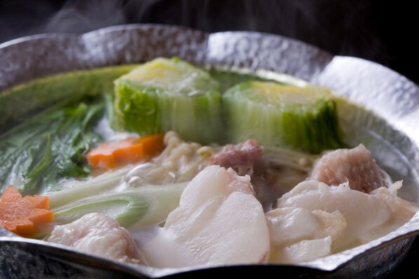 A bowl of soup with various vegetables and meat. - Kaiyuutei (Shirahama)