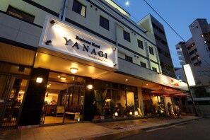 Front of property - evening/night - Business Hotel YANAGI Kitakyushu Kokura (Kitakyushu)