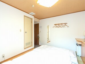 Japanese Room-Triple, Smoking