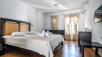 Minibar, caja fuerte, escritorio y sistema de insonorización