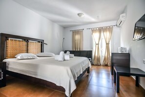 Minibar, Zimmersafe, Schreibtisch, schallisolierte Zimmer