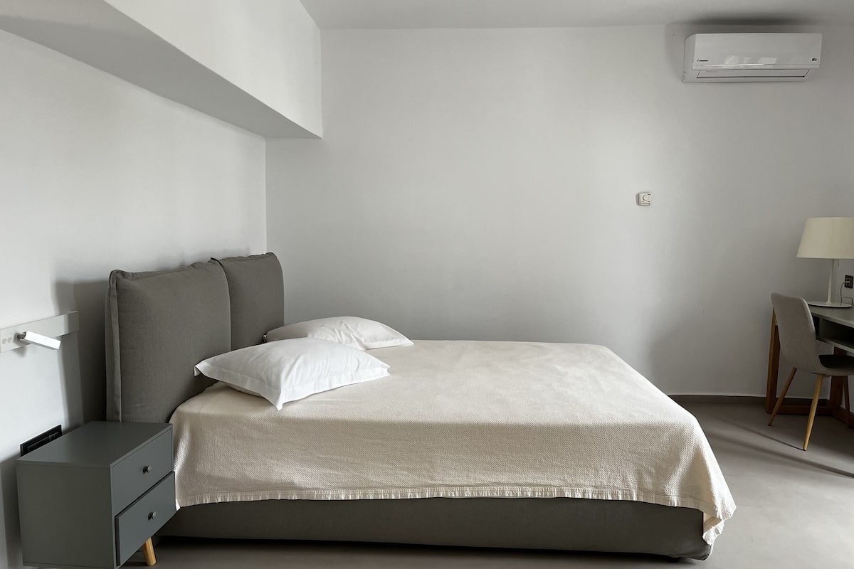 Minibar, in-room safe, desk, soundproofing