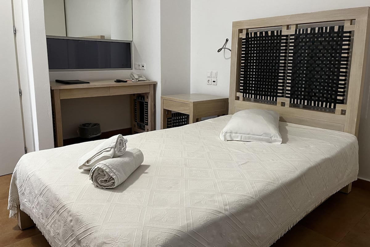 Minibar, in-room safe, desk, soundproofing