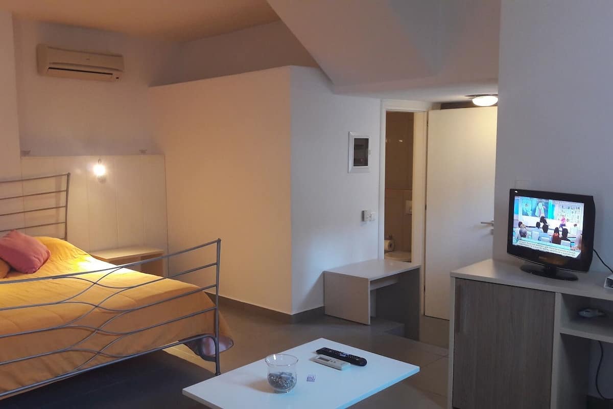 Minibar, in-room safe, desk, soundproofing