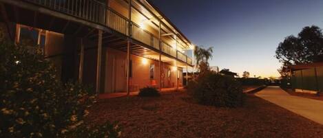 Façade de l’hébergement - soirée/nuit