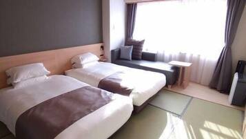 Safe på rommet, strykejern/-brett og wi-fi (inkludert)