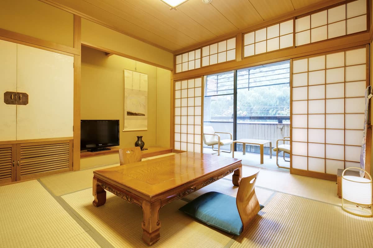 Tradisjonelt rom, røyk (Cozy, Japanese Style) | Safe på rommet og wi-fi (inkludert)