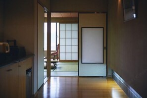 Soundproofing - Hachijo View Hotel (Hachijo)