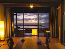 Executive Room | In-room safe, iron/ironing board, bed sheets