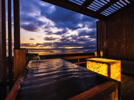 Executive Room | In-room safe, iron/ironing board, bed sheets