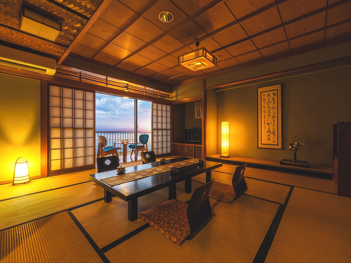 Luxury Room | In-room safe, iron/ironing board, bed sheets