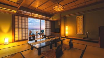 Luxury Room | In-room safe, iron/ironing board, bed sheets