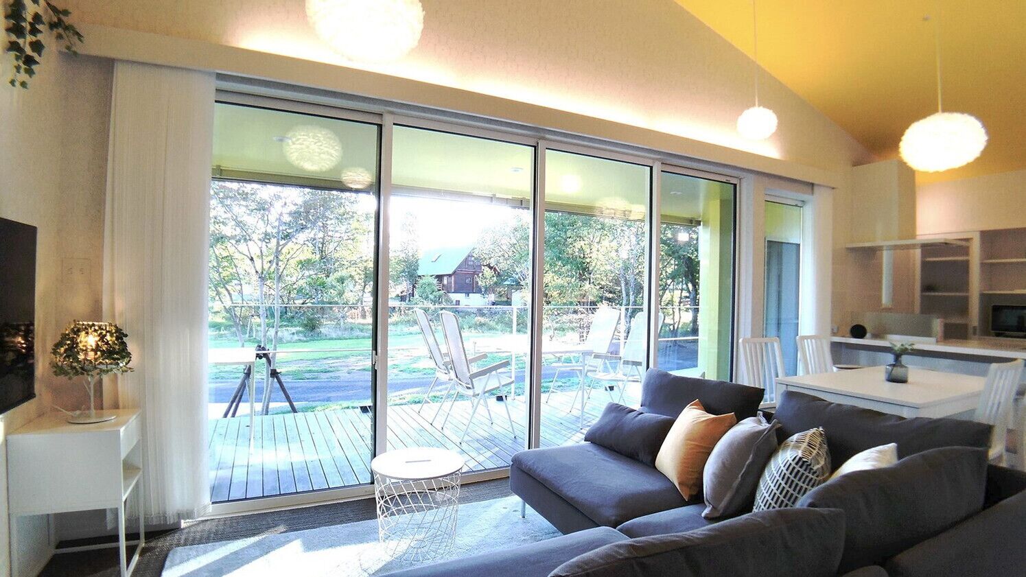 Living area | Flat-screen TV