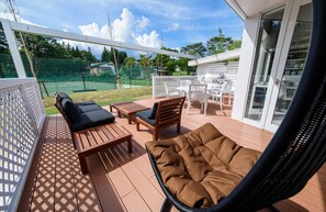 Grand Villa, 3 Bedrooms, Non Smoking | Peti besi dalam bilik, dihias secara berasingan