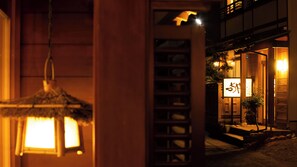 Exterior detail - Utsuroi Tsuchiya Annex (Toyooka)