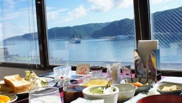 Frühstück und Abendessen, Blick aufs Meer 