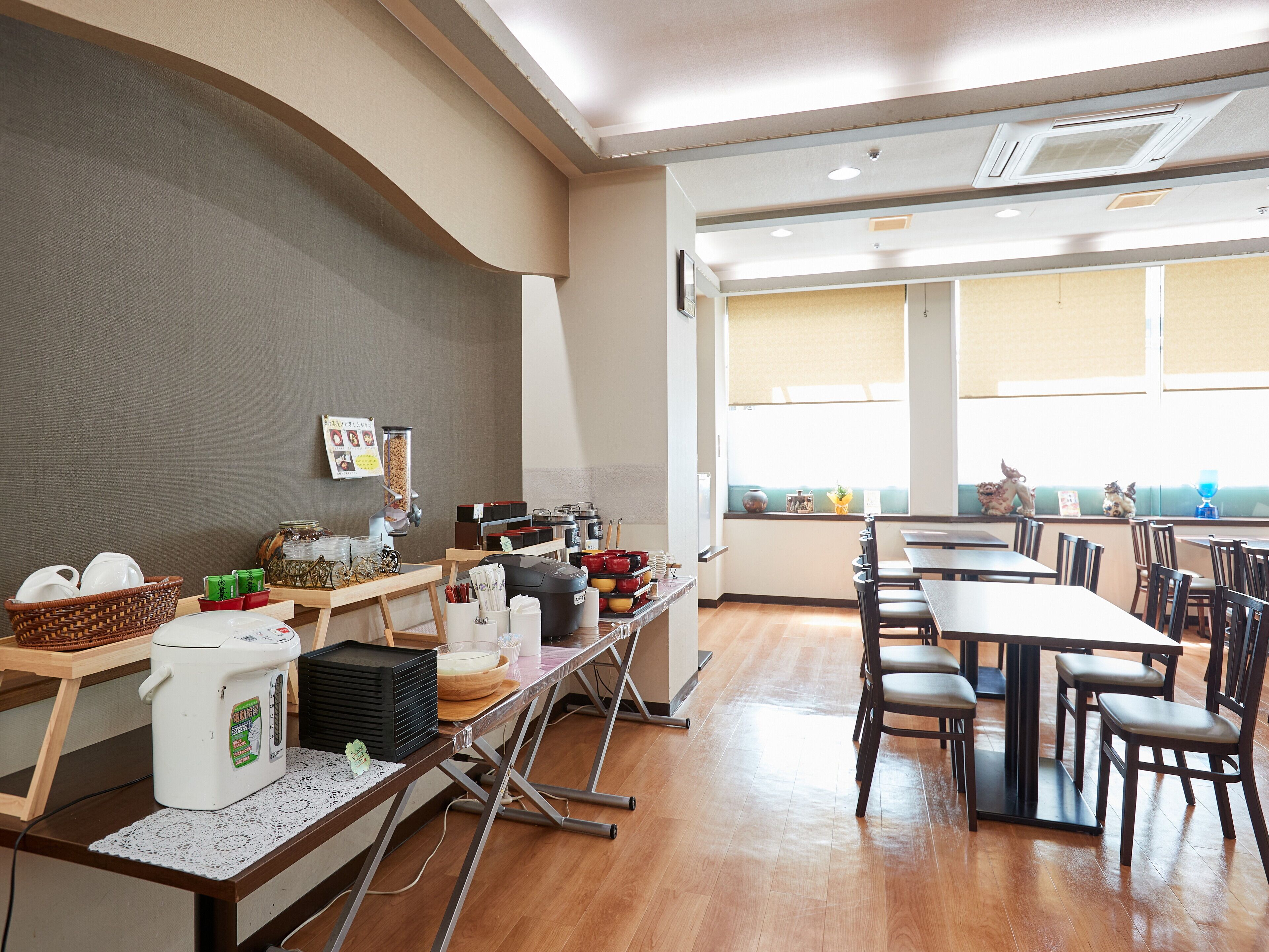 daily self-service breakfast (jpy 500 per person)