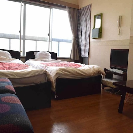 Twin Room, Non Smoking (2 SingleBeds) | Desk, iron/ironing board, free WiFi