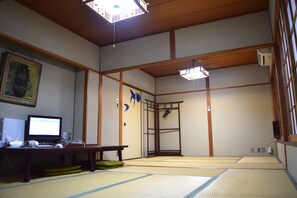 書桌、熨斗/熨衣板、免費無線上網
