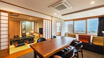 In-room safe, desk, free WiFi, bed sheets