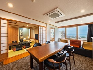 Zimmersafe, Schreibtisch, kostenloses WLAN, Bettwäsche