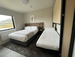 Triple Room | Free WiFi, bed sheets - Swagman Chalet (Perisher Valley)
